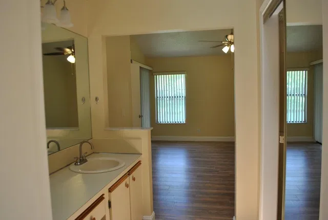 Residence photo 8