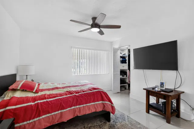 Unit B1 photo 18
