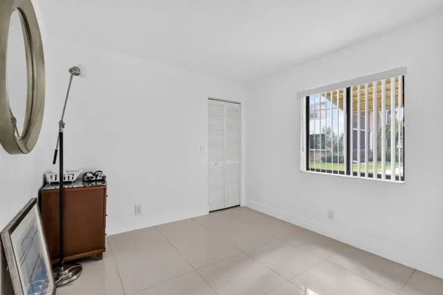 Unit B1 photo 23
