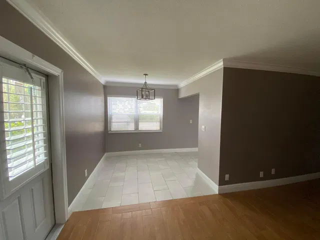 Unit 49 photo 3