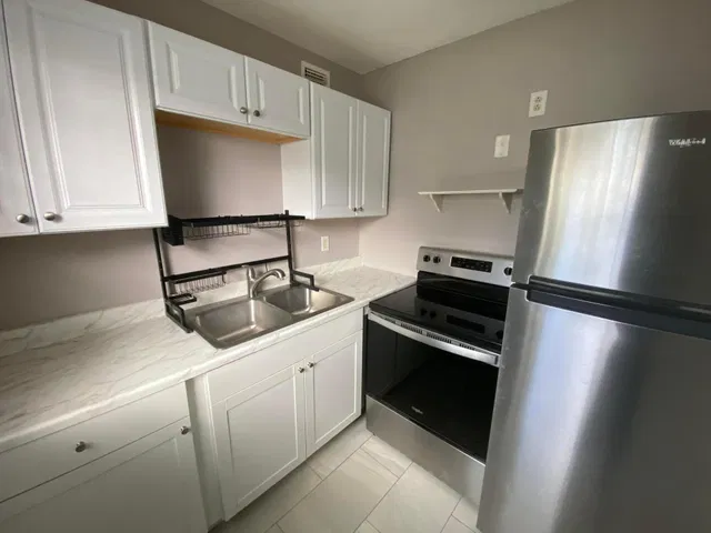 Unit 49 photo 6