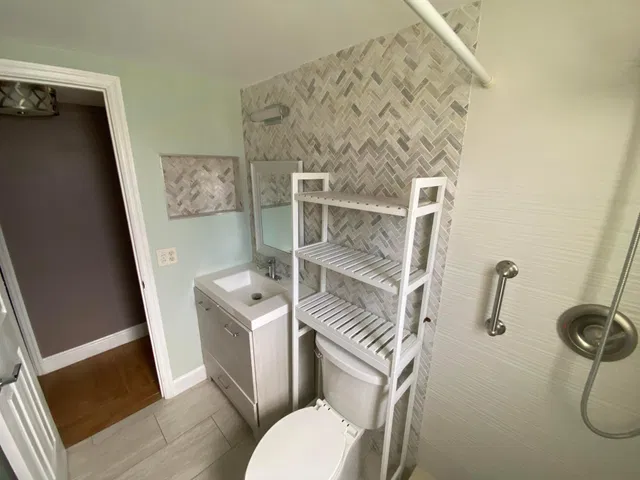 Unit 49 photo 9
