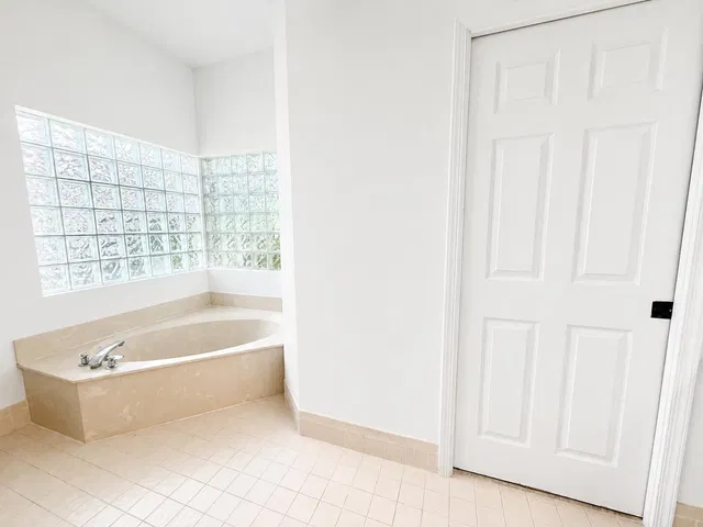 Residence photo 12