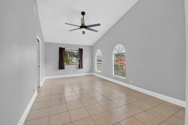 Residence photo 3