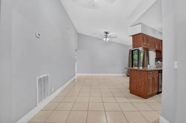 Residence photo 12