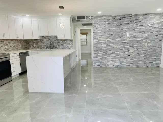 Residence photo 2