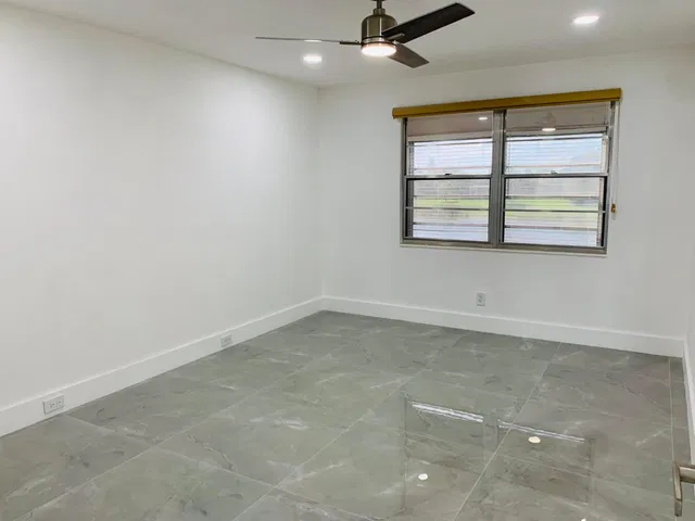 Residence photo 12