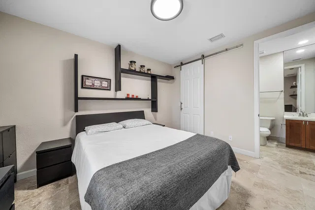 Residence photo 12