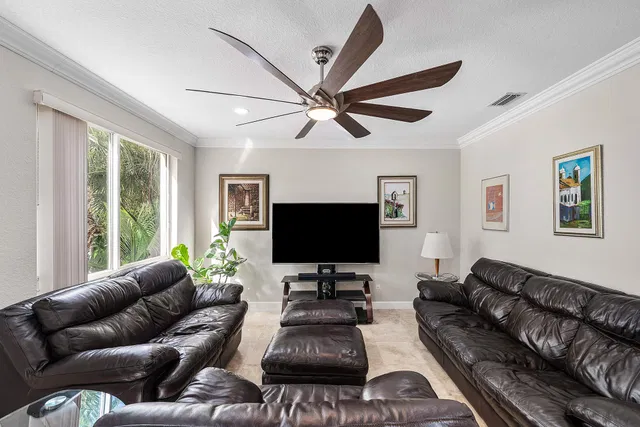 Residence photo 17