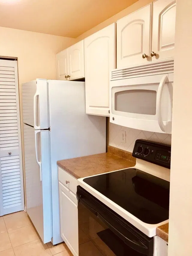 Unit 219 photo 5