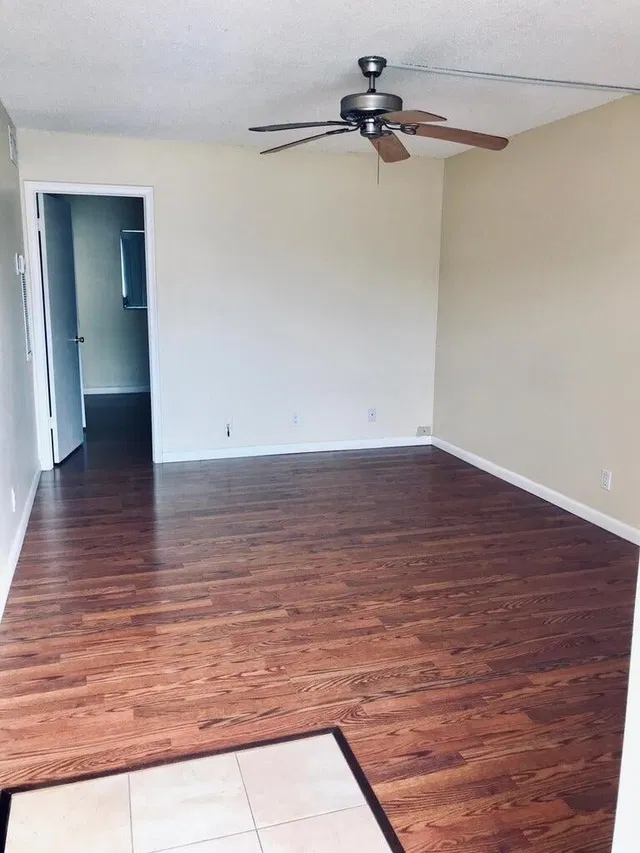 Unit 219 photo 7