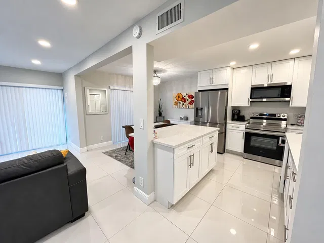  Unit 1560 photo 4