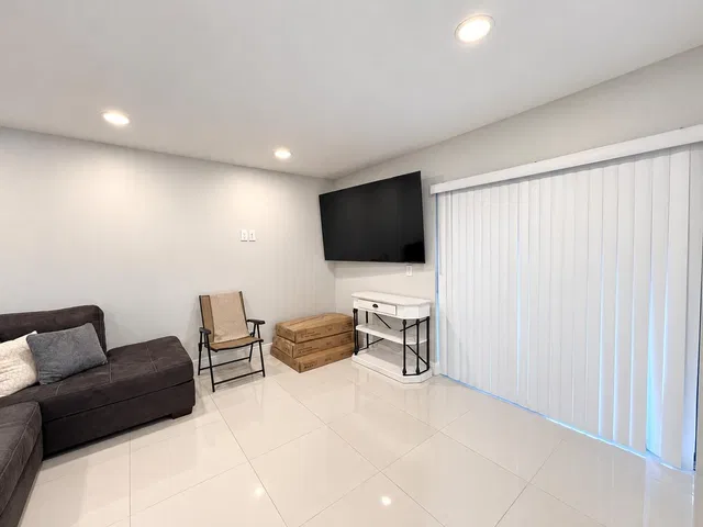  Unit 1560 photo 6