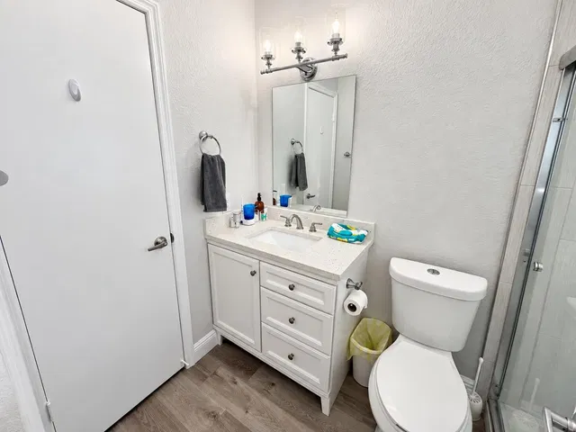 Unit 1560 photo 9