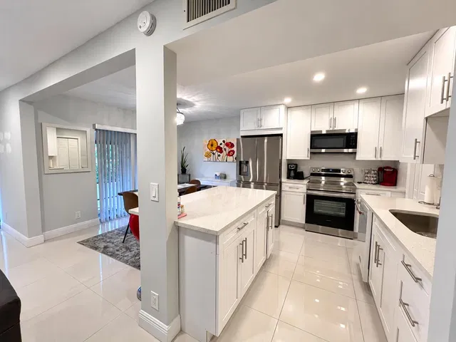  Unit 1560 photo 18