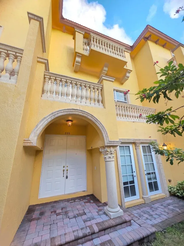 Residence photo 3
