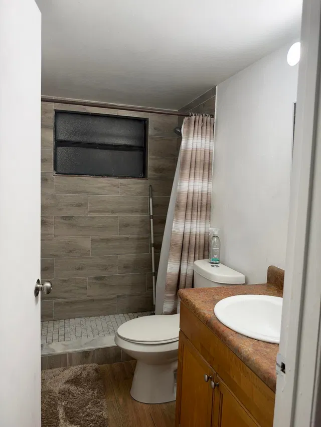 Unit 1618 photo 5