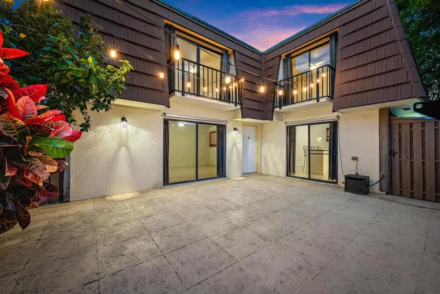 Residence photo 2