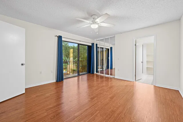 Residence photo 12
