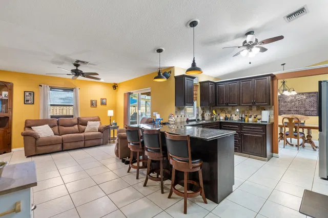 Residence photo 11