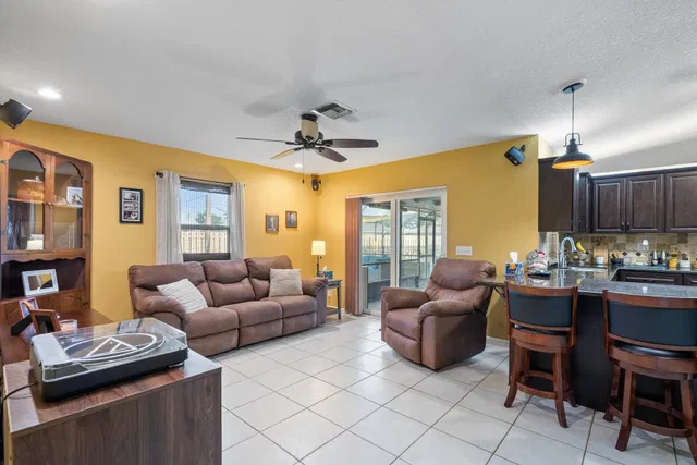 Residence photo 12