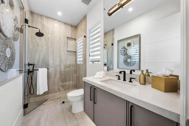 Golden Harbour Residence photo 26