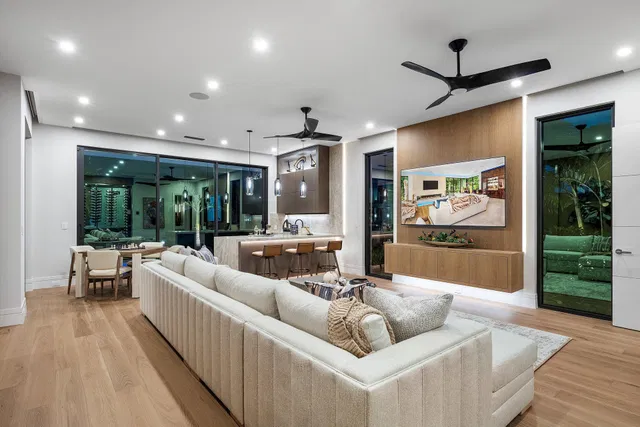 Golden Harbour Residence photo 64