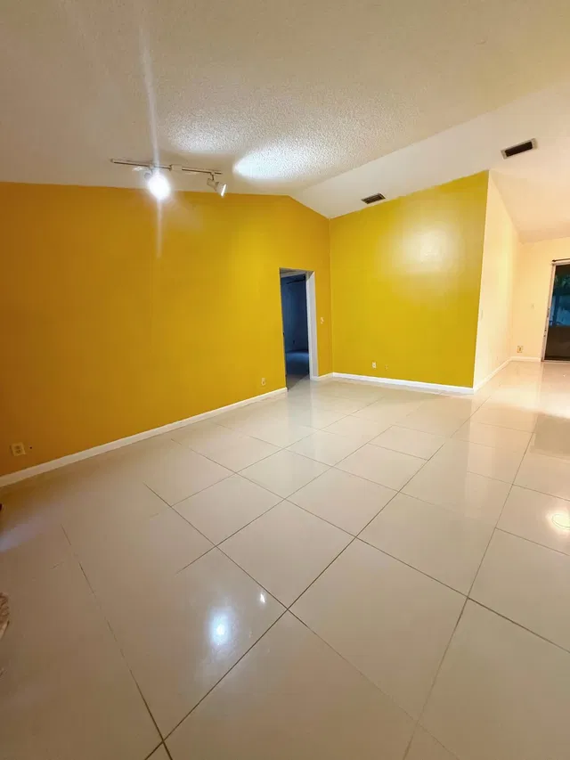  Residence photo 5