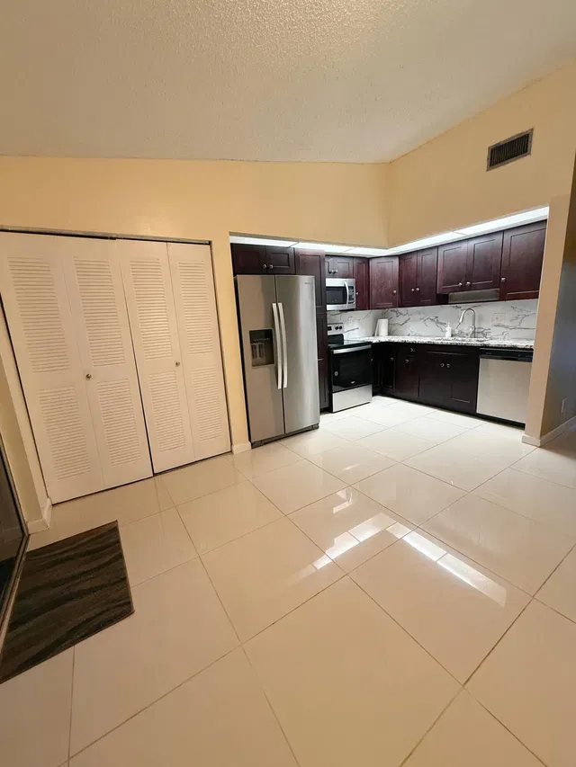  Residence photo 9