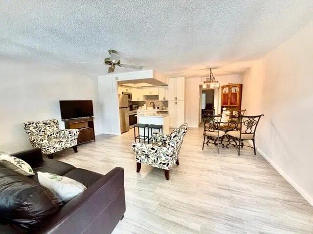 Residence photo 6