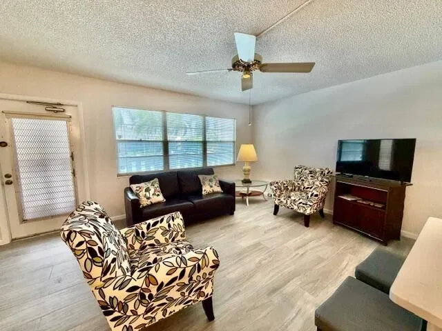 Residence photo 9