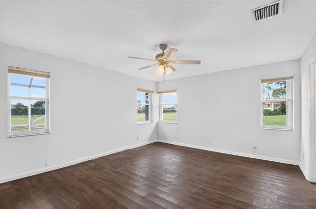 Residence photo 16