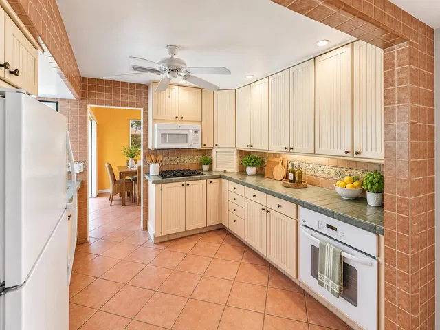 Residence photo 3