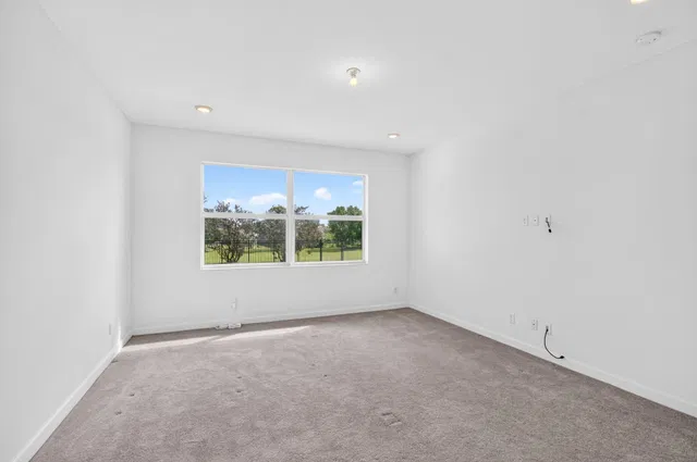 Residence photo 60