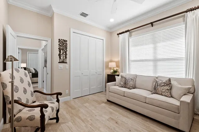 Residence photo 52