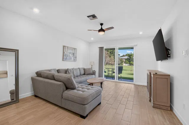 Residence photo 16