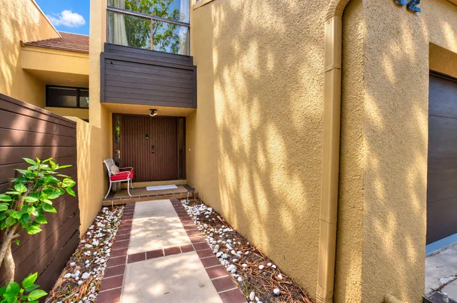 Residence photo 2