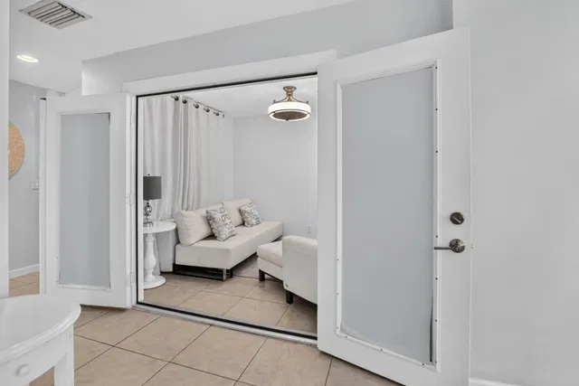 Residence photo 8