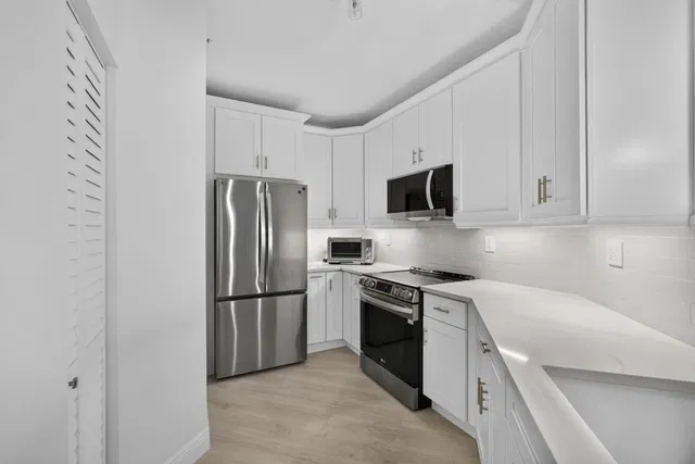 Unit 104 photo 7