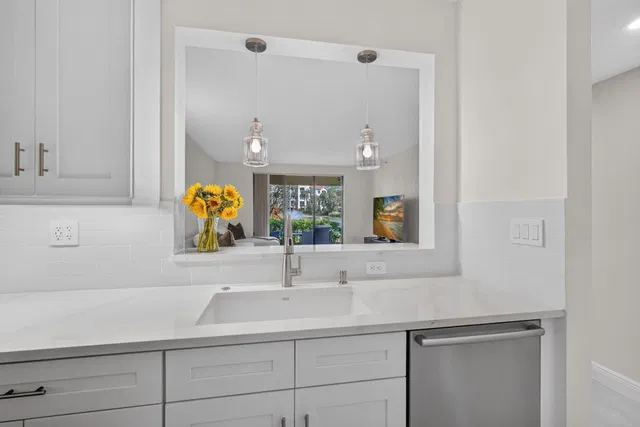 Unit 104 photo 10