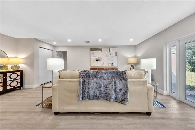 West Palm Beach Residence photo 13