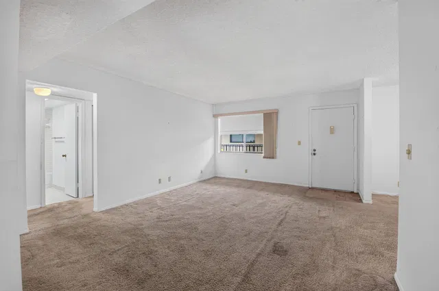 Unit 314 photo 5