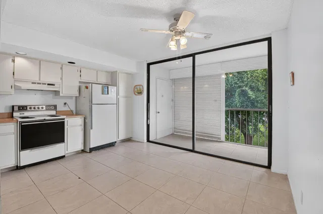 Unit 314 photo 10