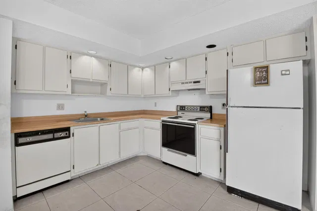 Unit 314 photo 12