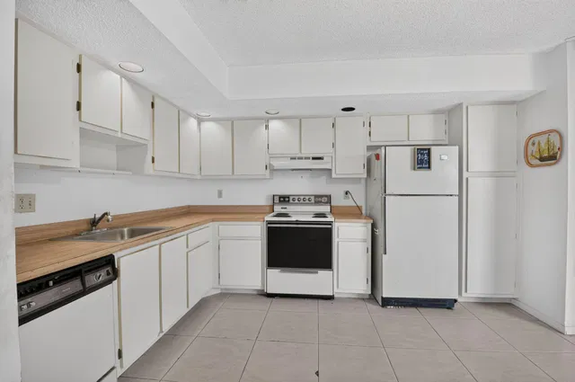 Unit 314 photo 14