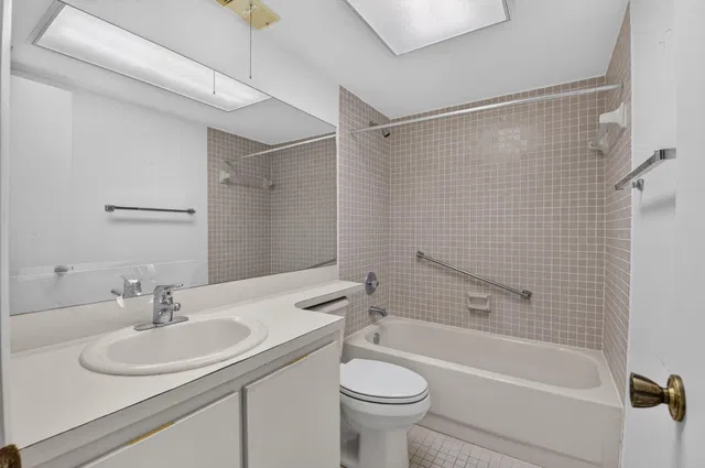 Unit 314 photo 24