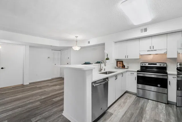 Unit 209 photo 6