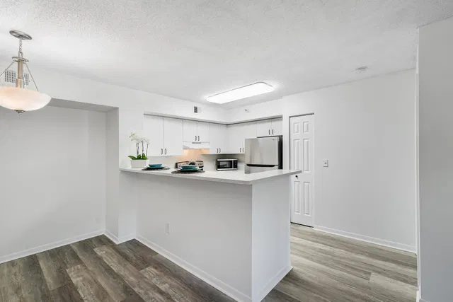 Unit 209 photo 7