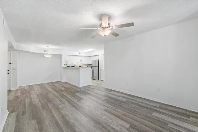 Unit 209 photo 14