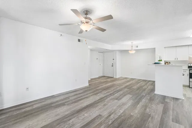 Unit 209 photo 15